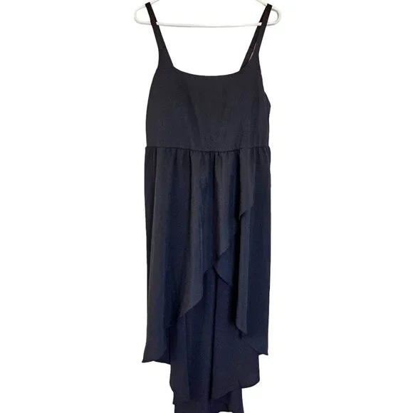 Dress. - Picture 2 of 8